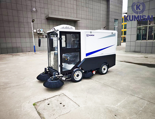 Xe quét rác ngồi lái Kumisai KMS - 155L - 4